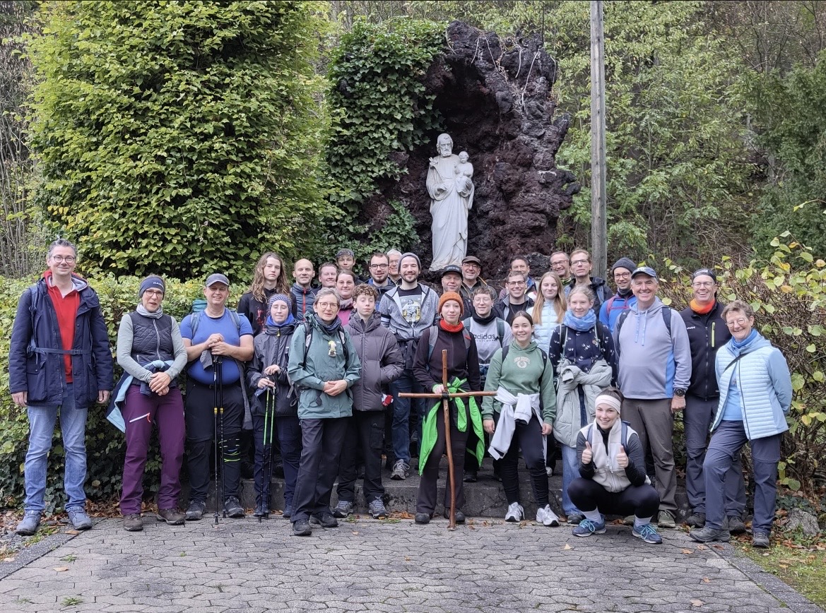 Trierwallfahrt 2026 1 Gruppenbild unterwegs der Trierpilger aus Kaldenkirchen