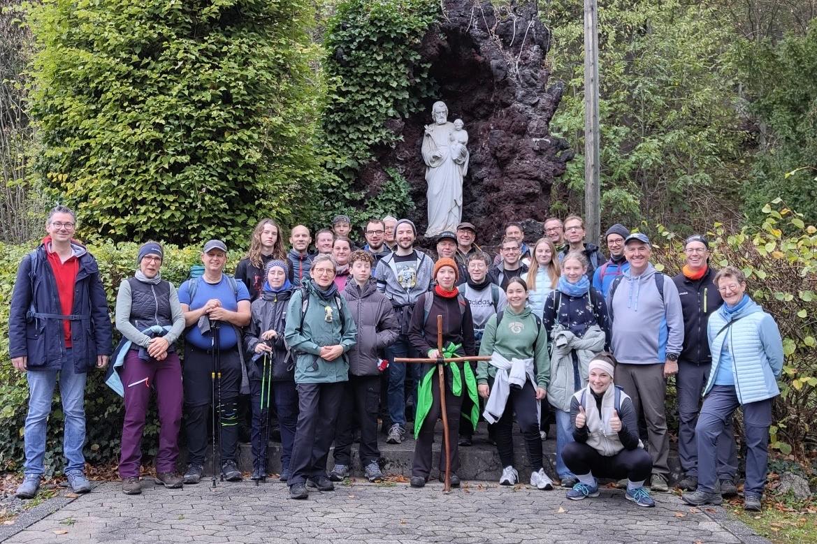 Gruppenbild unterwegs der Trierpilger aus Kaldenkirchen