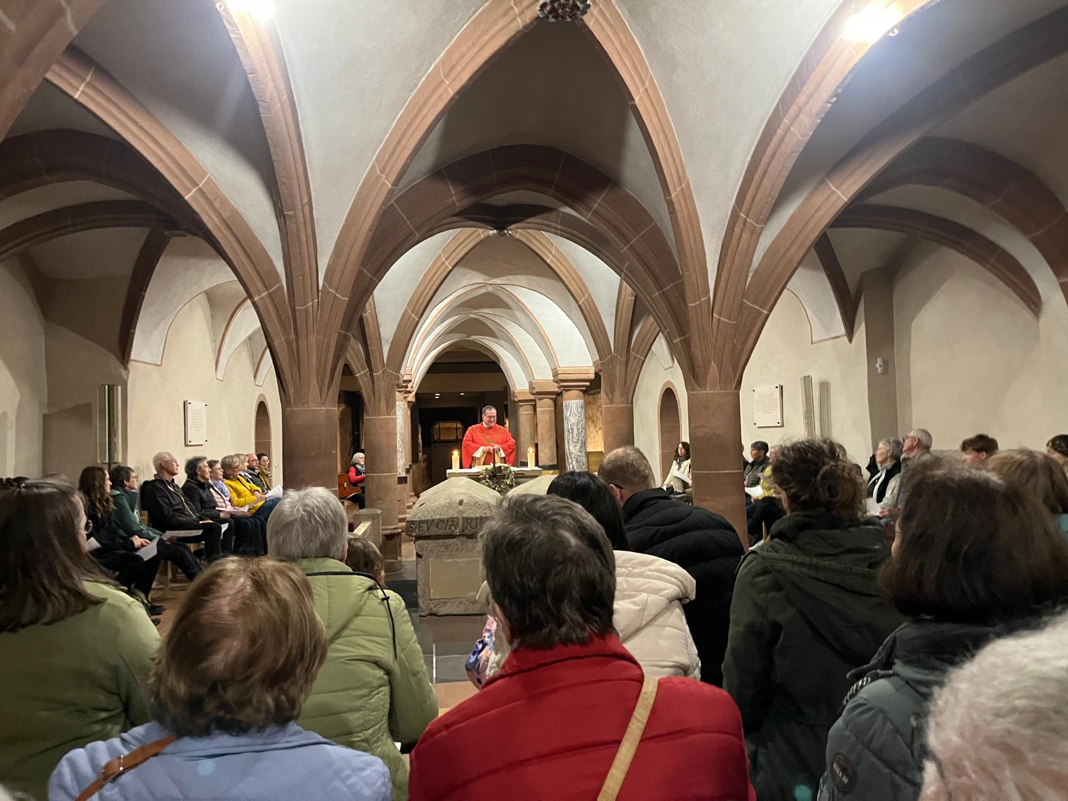 Trierwallfahrt 2026 2 In der Kirche zum Gebet