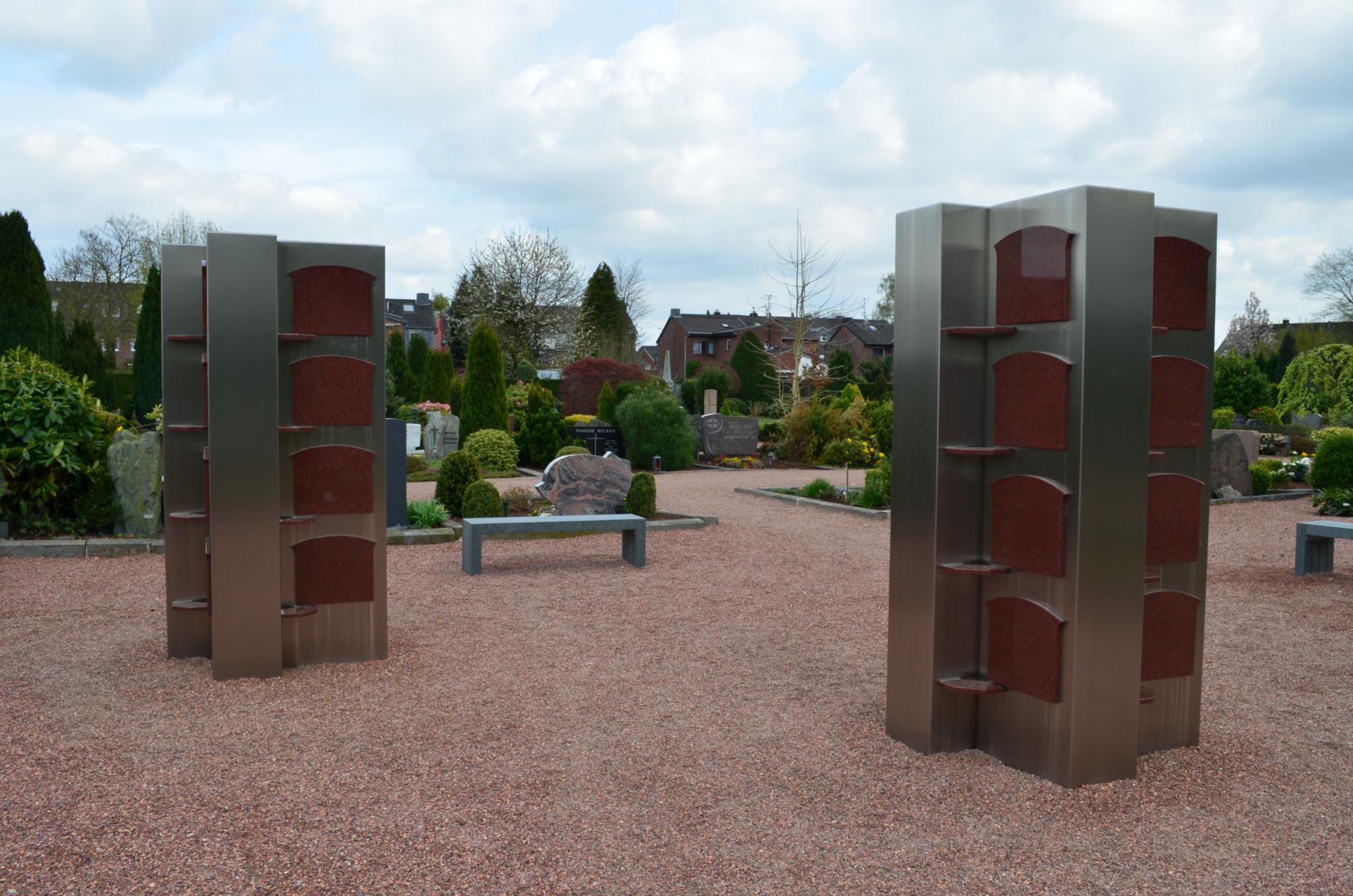 Friedhof St. Vitus Oedt - Urnenstelen